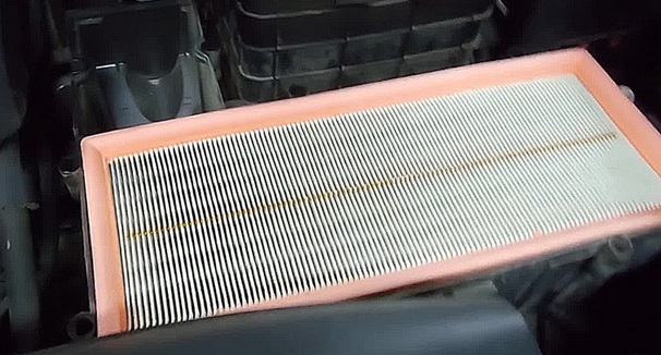 Воздушный фильтр на Skoda Octavia А7