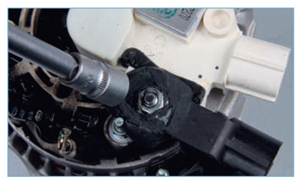 Отворачивание гайки