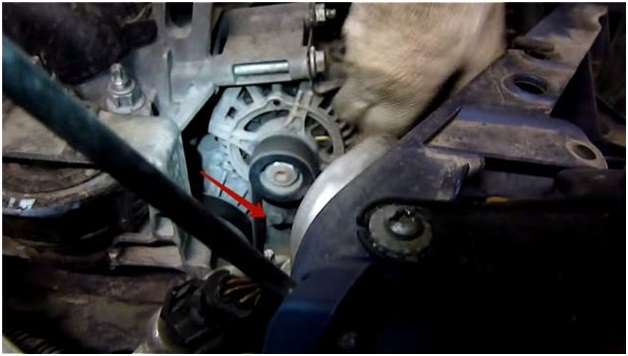 Расположение нижнего болта