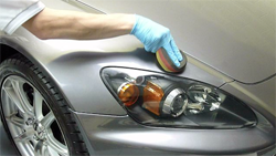 hand-polishing-car