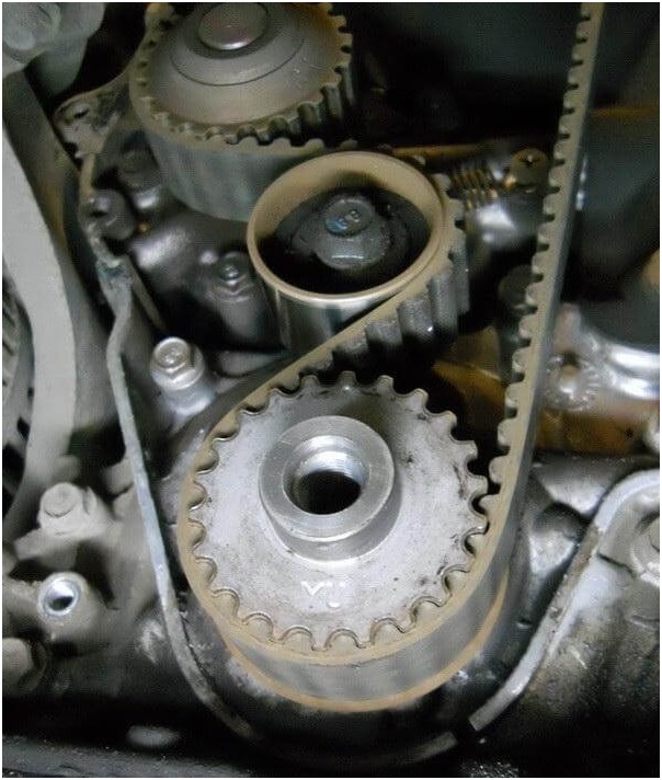 Вид после снятия крышки привода ГРМ