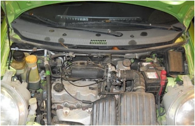 Подкапотное пространство автомобиля Дэу Матиз