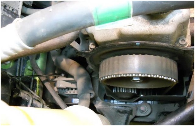 Внешний вид после демонтажа верхнего кожуха газораспределительного механизма