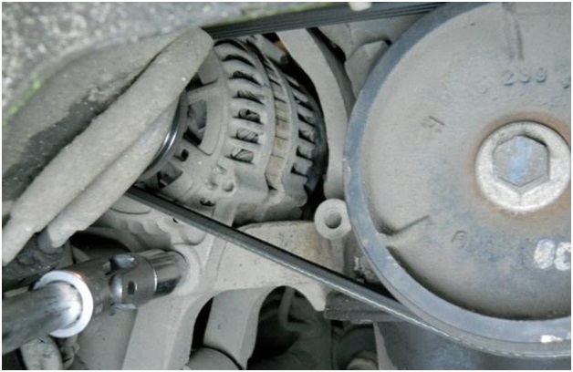 Откручивание крепления генератора