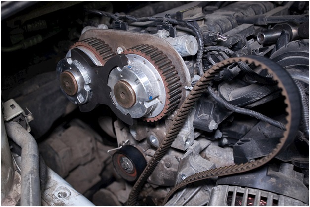 Зафиксированные шестерни распредвалов и ремень