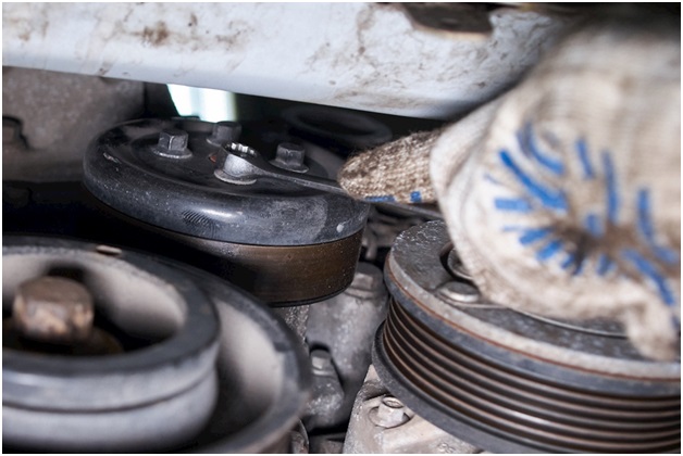 Демонтаж шкива водяной помпы