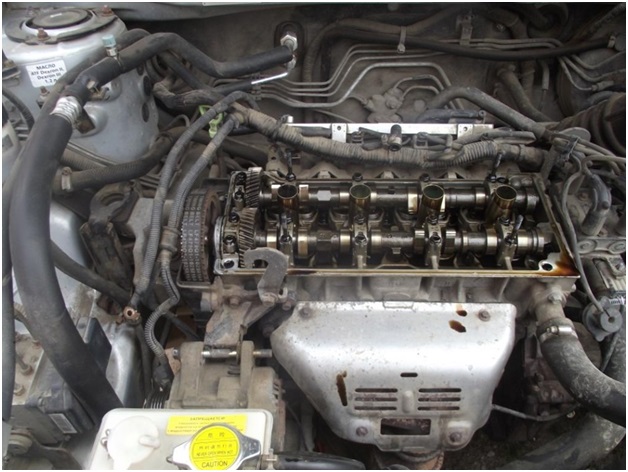 Вид после снятия клапанной крышки и защитного кожуха привода ГРМ